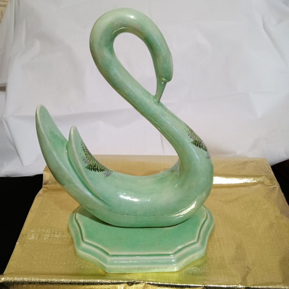 Iridescent green ceramic swan figurine - Picture 2 of 11